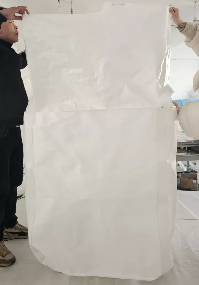 Wei&szlig;er Schlauch-PP-Beh&auml;ltersack mit Sch&uuml;rzenoberteil und flachem Boden — view 3