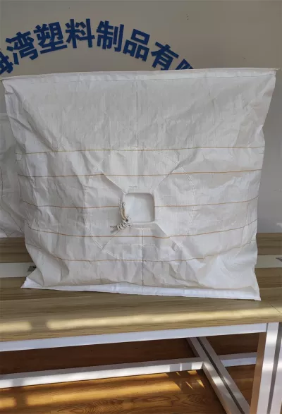 FIBC blanco con deflectores 100 x 100 x 130 en paquetes de 100 unidades — view 4