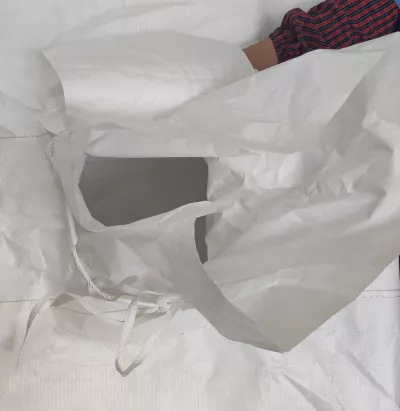 White Baffle Fertilizer Bag 105 x 105 x 120 — view 3