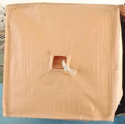 Contenitore tubolare beige rivestito con bocchettoni di riempimento e scarico — view 6
