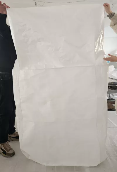 Wei&szlig;er Schlauch-PP-Beh&auml;ltersack mit Sch&uuml;rzenoberteil und flachem Boden — view 2