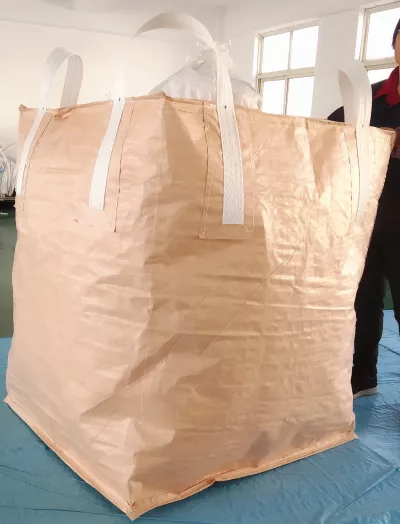 Contenitore tubolare beige rivestito con bocchettoni di riempimento e scarico — view 2
