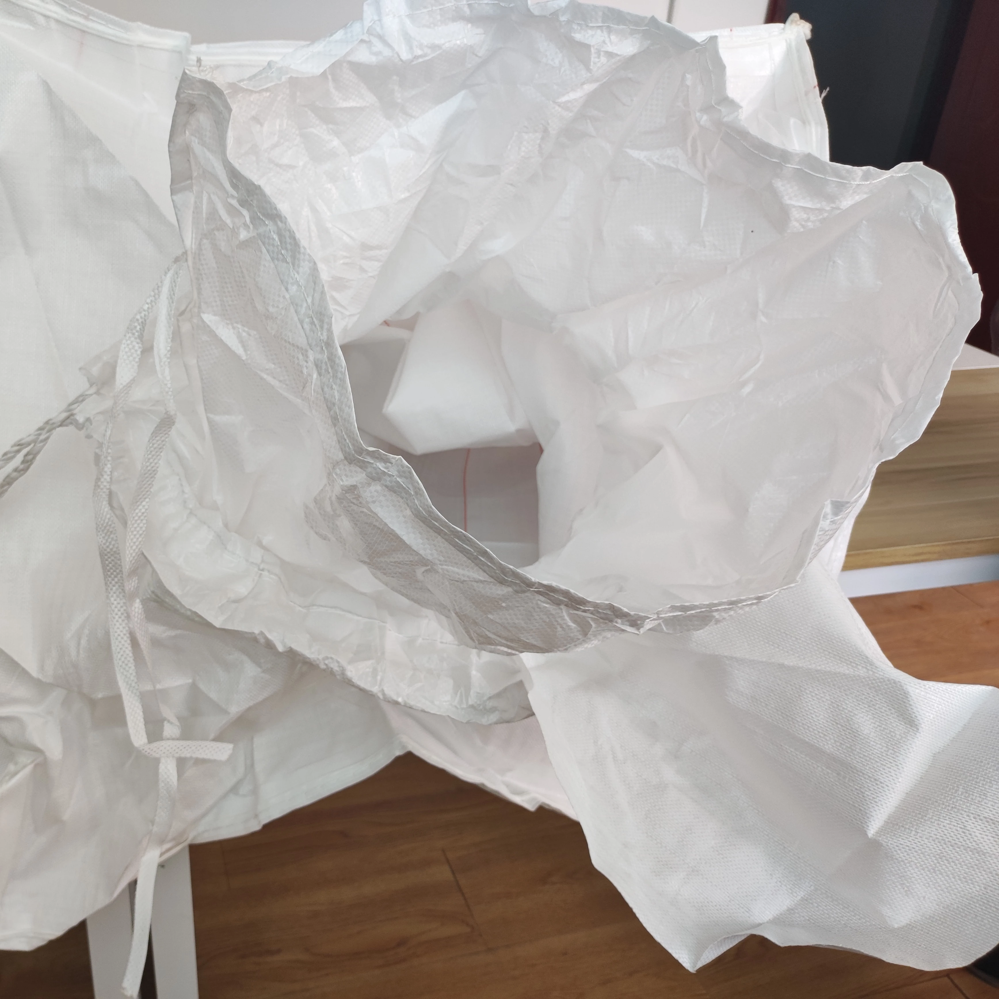 Industrial Spout-Top PP Bag, 37.5 &times; 37.5 &times; 76 — detail view 4