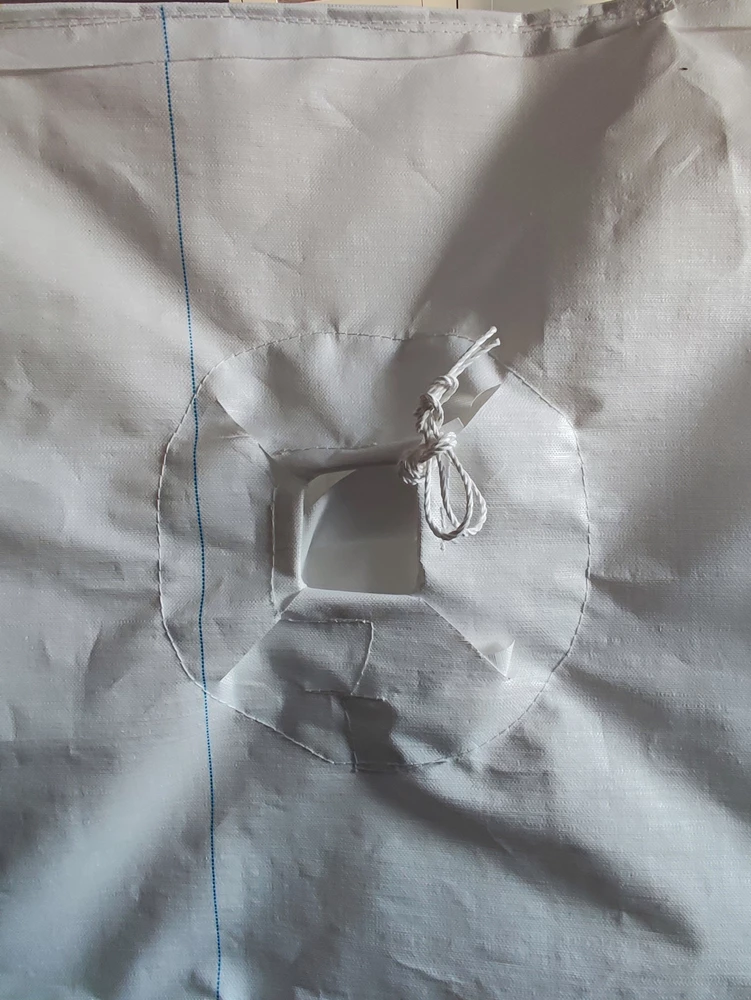 100 × 100 × 100 Tubular Bag with Fill Skirt and Discharge Spout — detail view 3