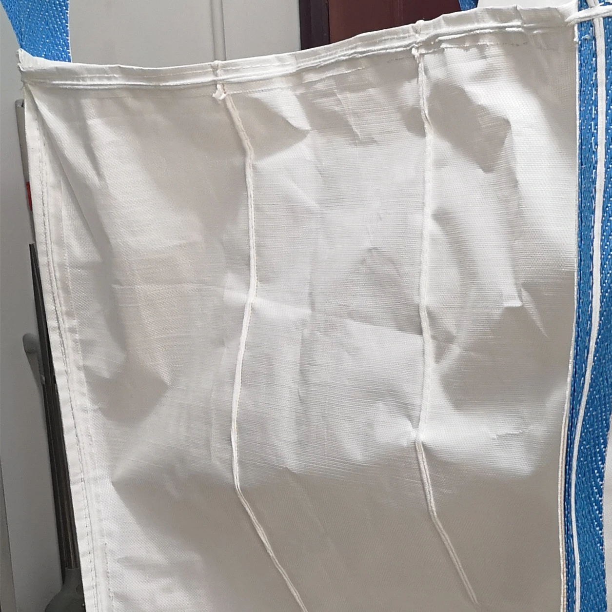 Custom-Color Powder Baffle FIBC with Side-Seam Loops and Dual Spouts — detail view 6