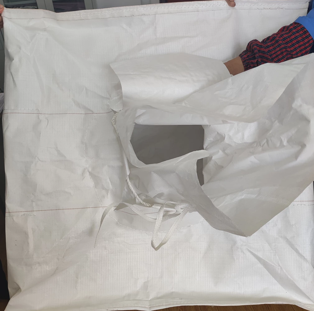 Fertilizer Baffle Bag with Filling Skirt and Discharge Spout — detail view 3