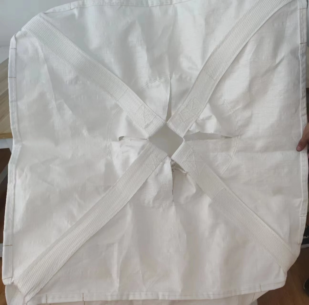 Uncoated Tubular Skirt-Fill Container with Discharge Spout — detail view 1