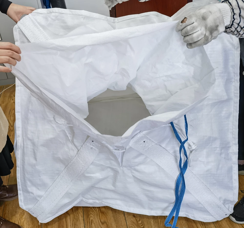 91.5x91.5x125 Tubular Fertilizer Bag with Two Spouts — detail view 2