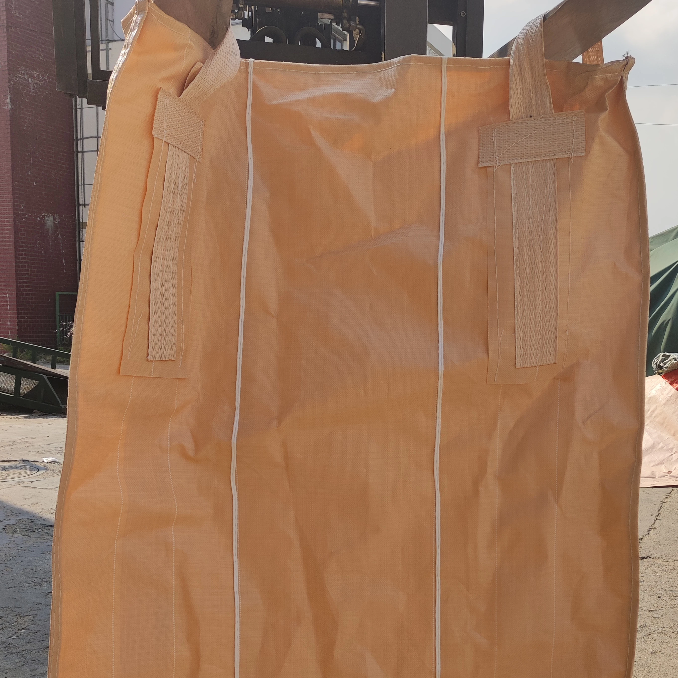 Beige Woven Baffle Container 100 x 100 x 140 — detail view 1
