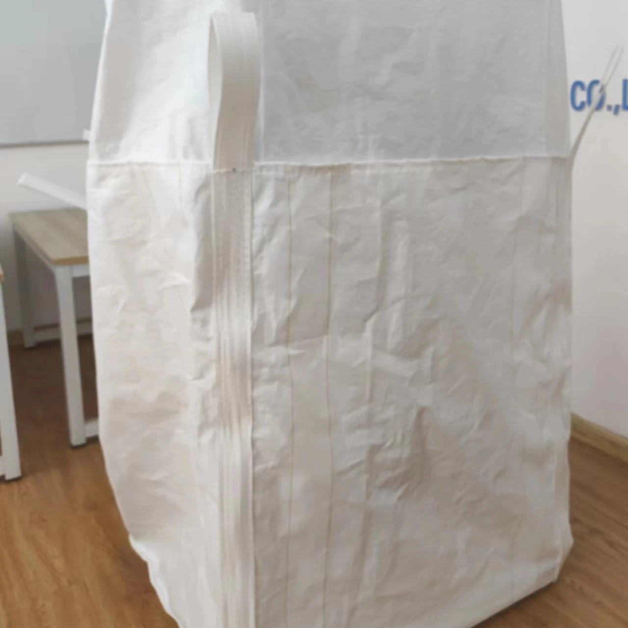 Uncoated Tubular Skirt-Fill Container with Discharge Spout — detail view 2