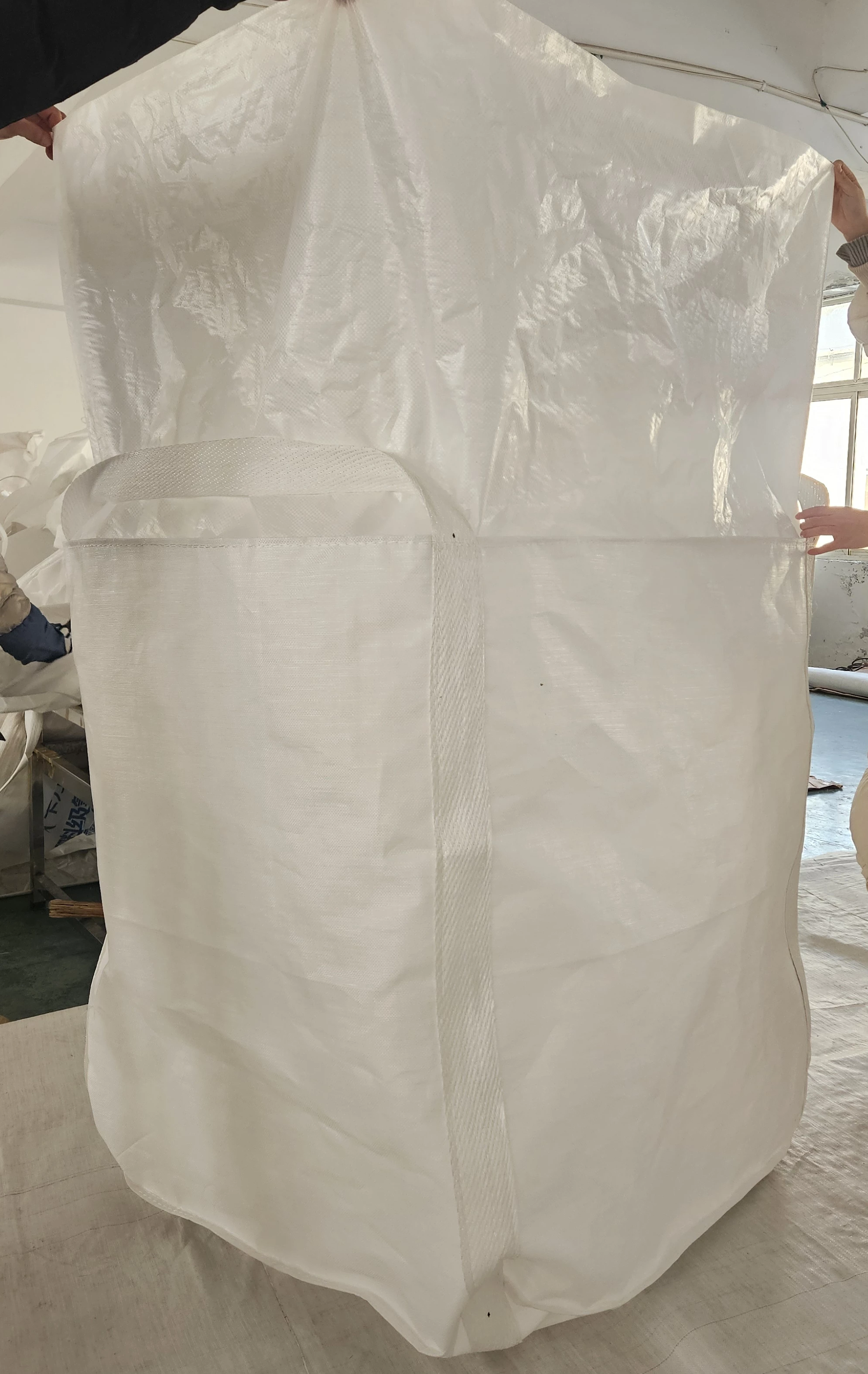 Weißer Schlauch-PP-Behältersack mit Schürzenoberteil und flachem Boden — detail view 4