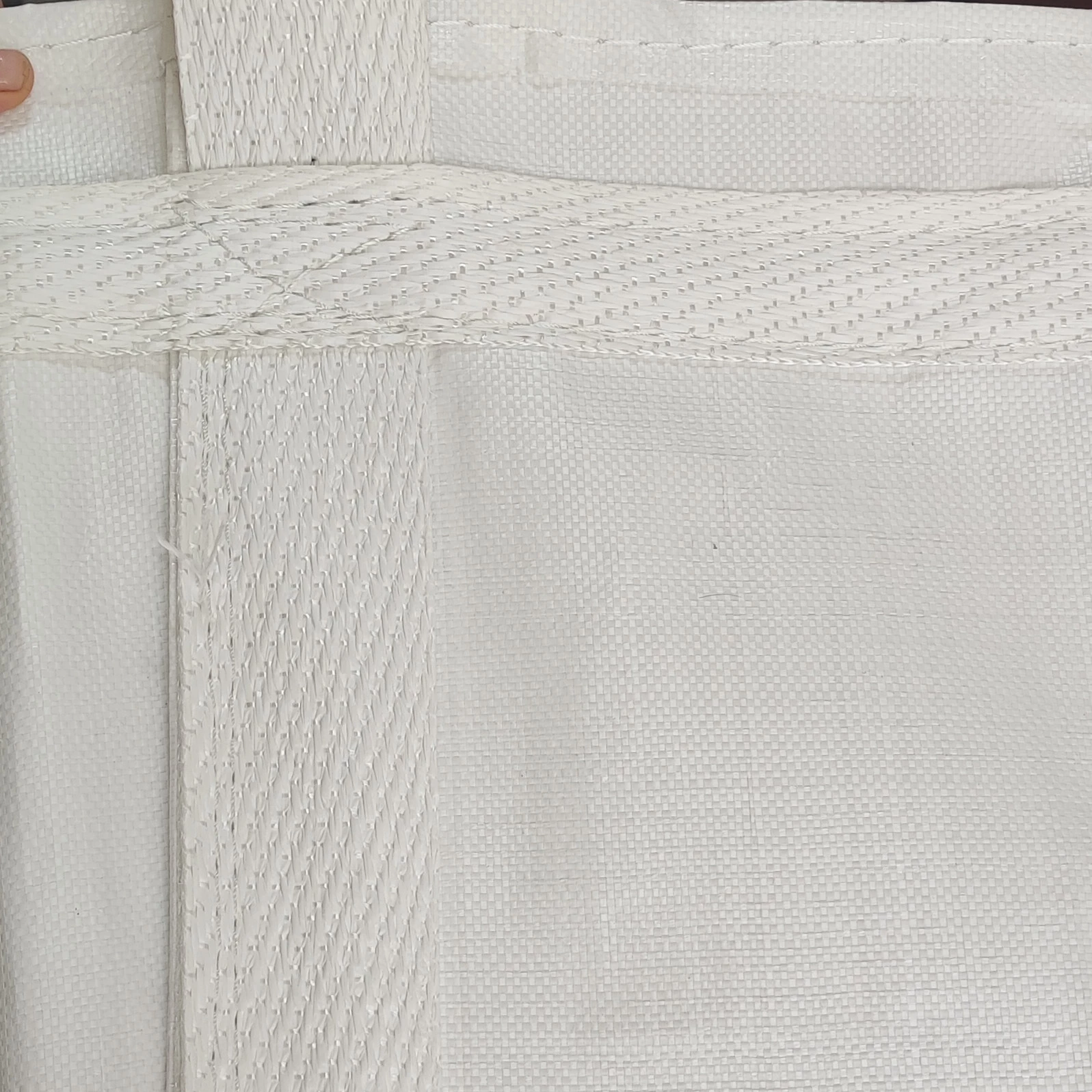 White Baffle Fertilizer Bag 105 x 105 x 120 — detail view 4