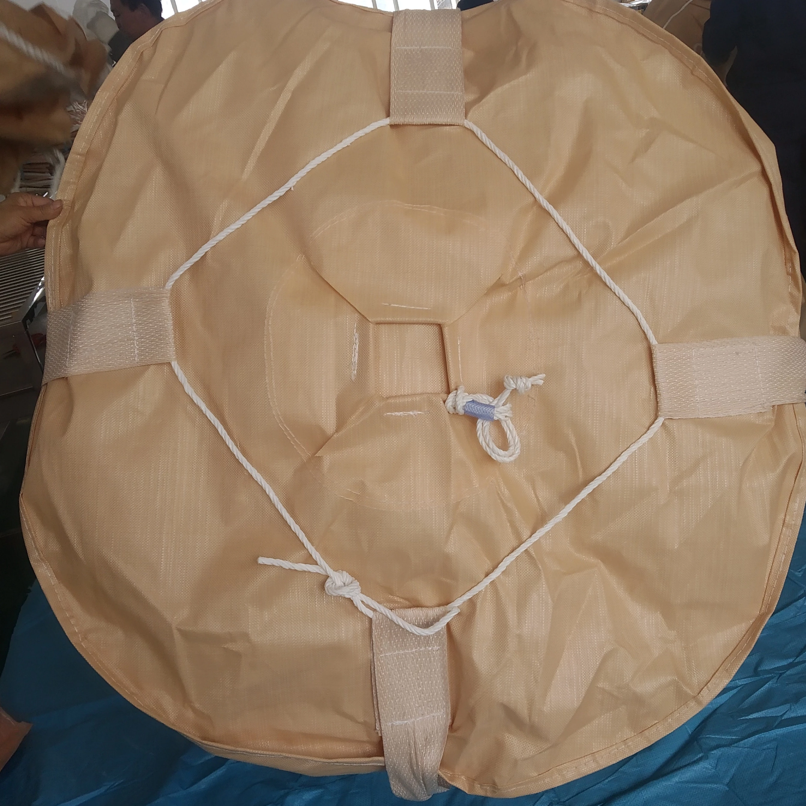Beige Tubular FIBC with Flat Bottom and Cross-Corner Loops — detail view 3