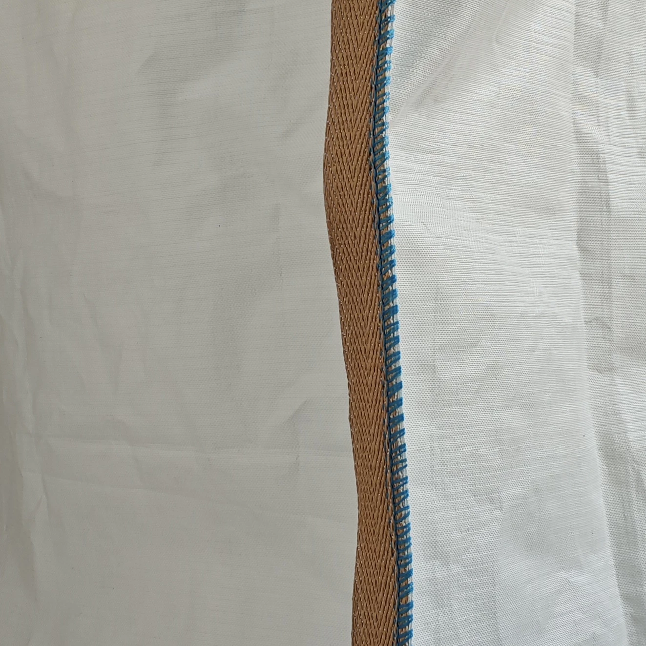 U-Panel-Sandsack mit Overlock- und Kettenstichen — detail view 2