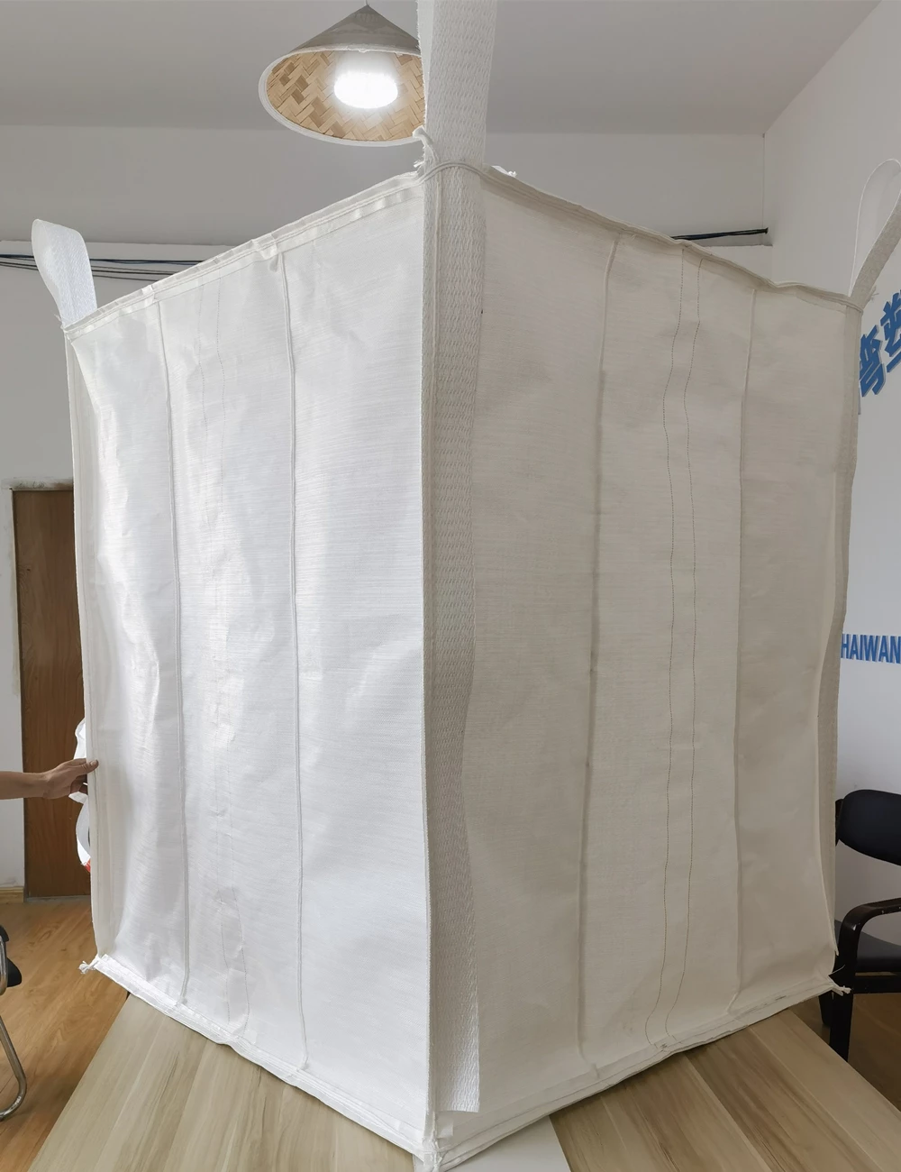 Uncoated White Baffle Bulk Bag with Dedicated Filling Spout — detail view 2