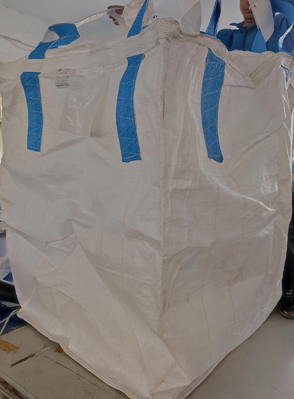 PE-Lined White FIBC with Blue Cross-Corner Lifting Loops — detail view 2