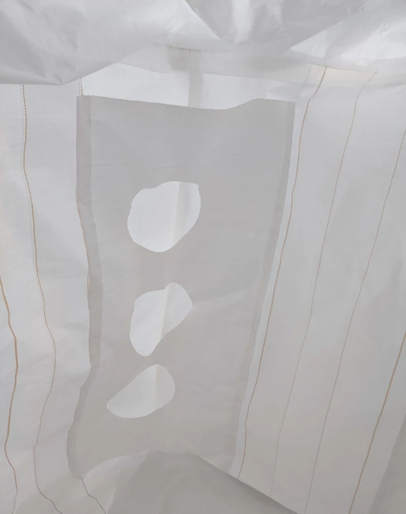Sacco contenitore con baffle bianco con bocca di riempimento e fondo piatto — detail view 6