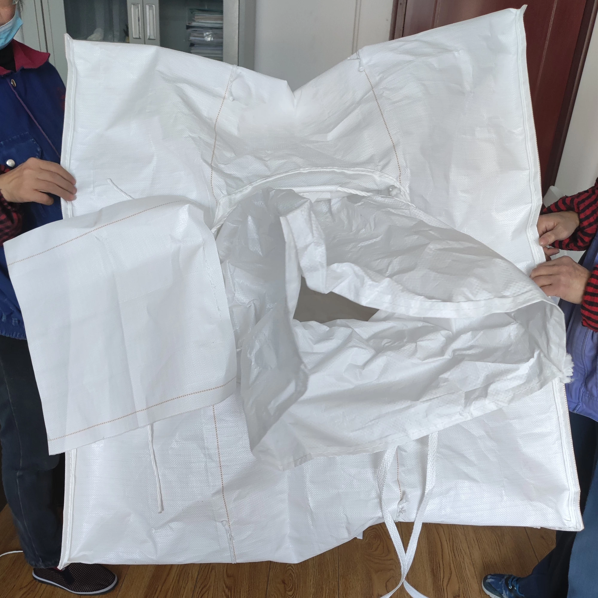 96x96x120 cm White PP Baffle Container with Side-Seam Loops — detail view 3