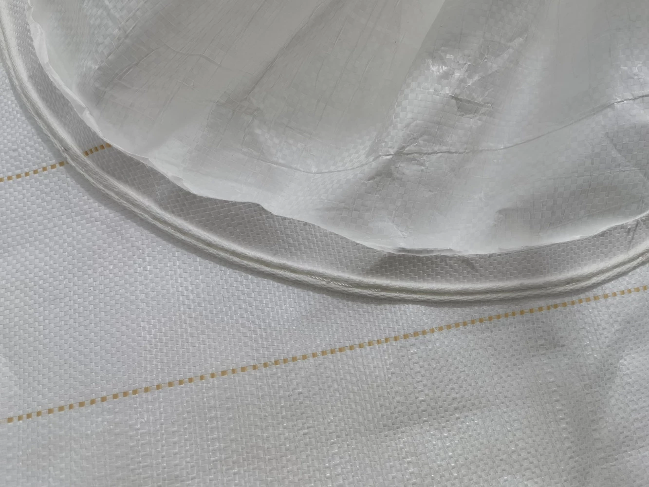 Contenedor con deflectores de fondo plano y boca de llenado superior — detail view 4