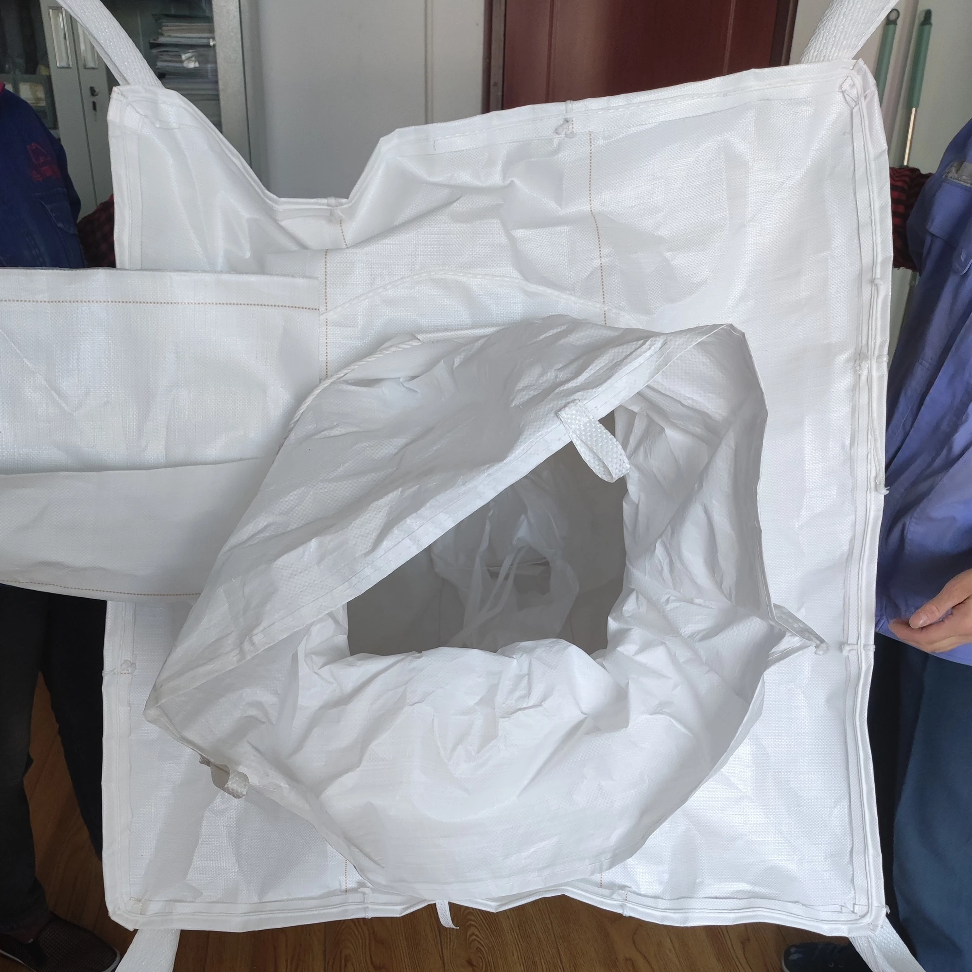 96x96x120 cm White PP Baffle Container with Side-Seam Loops — detail view 4