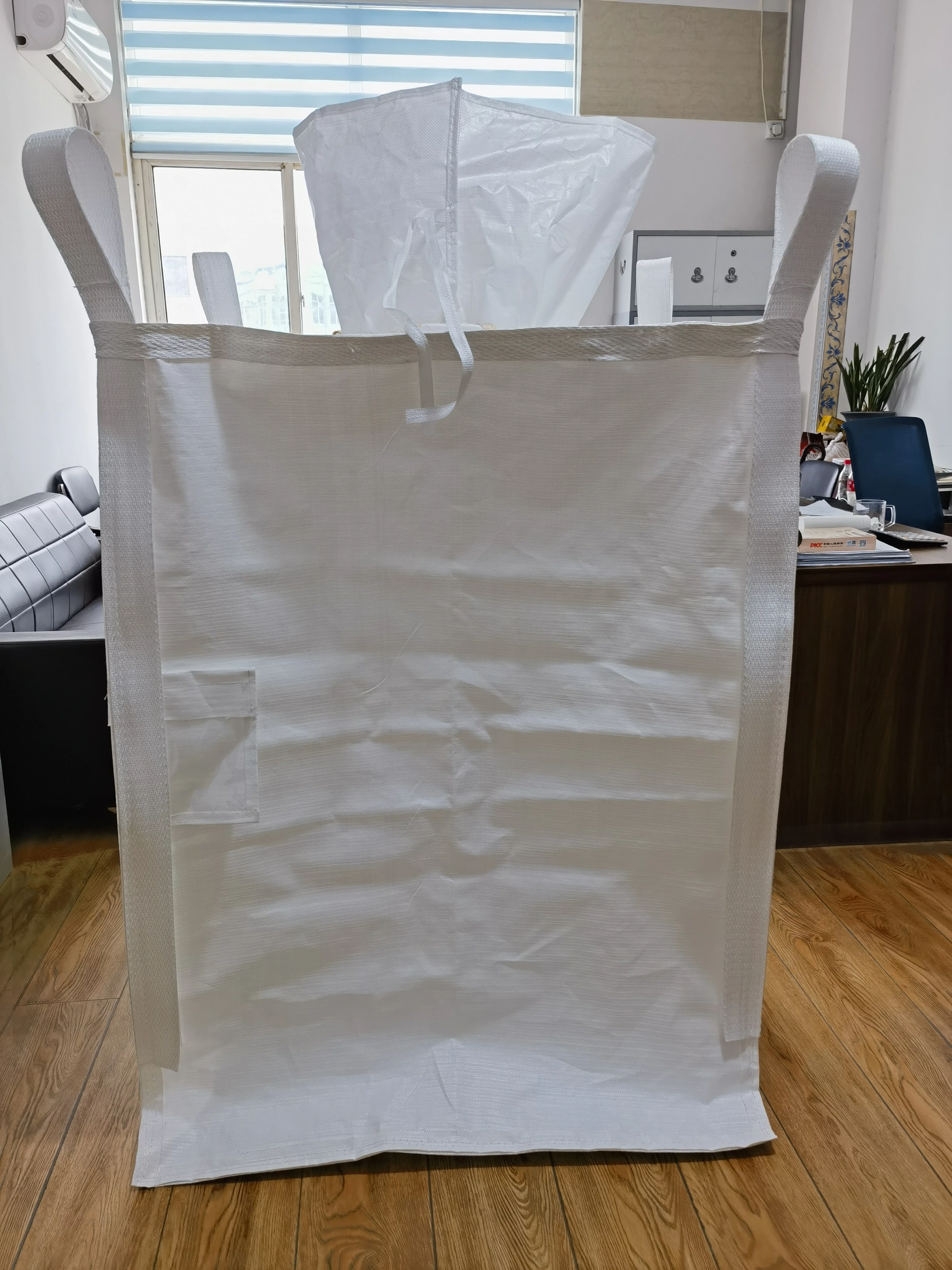 U-Panel Flour Bulk Bag 103 x 103 x 125cm with Spouts — detail view 3