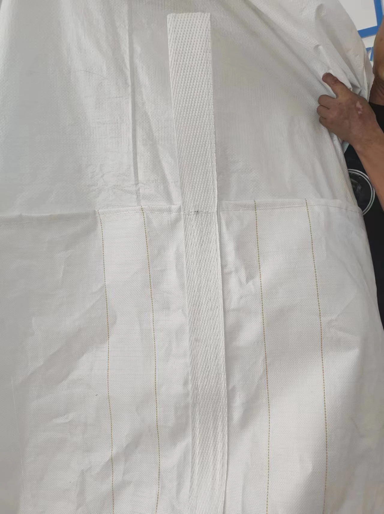 Uncoated Tubular Skirt-Fill Container with Discharge Spout — detail view 4
