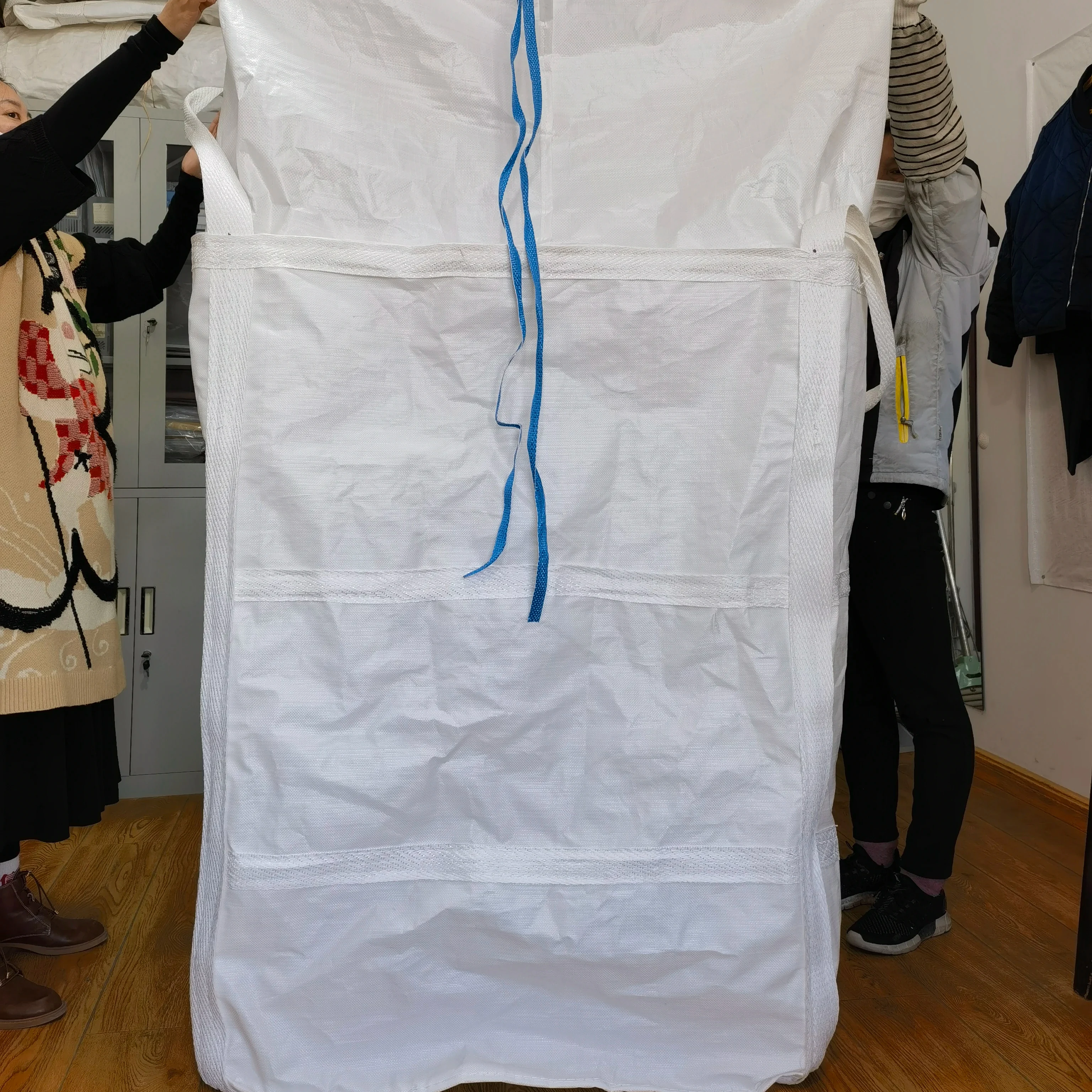 92x92x125 Tubular Skirt-Fill Bag with Cross-Corner Loops — detail view 1